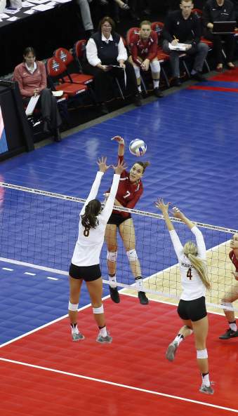 Women Playing Volleyball In Columbus, OH