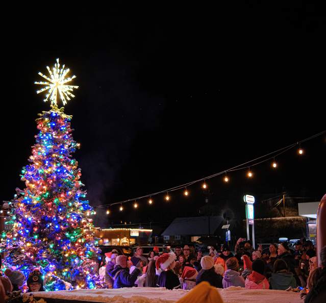 Granby Tree Lighting 7