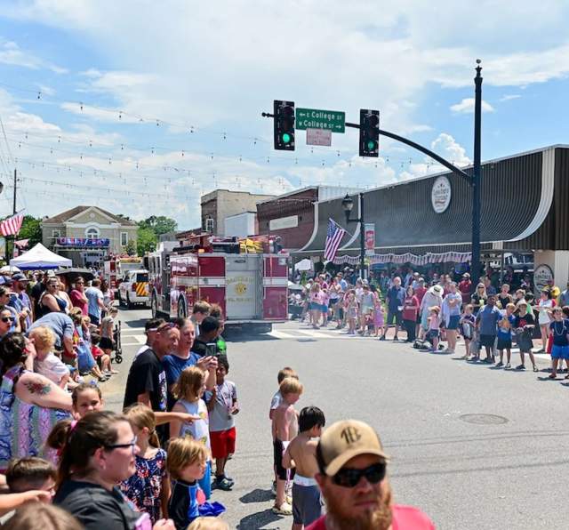 "Happy Birthday, America!" A Guide to Shelby County's 4th of July Celebrations