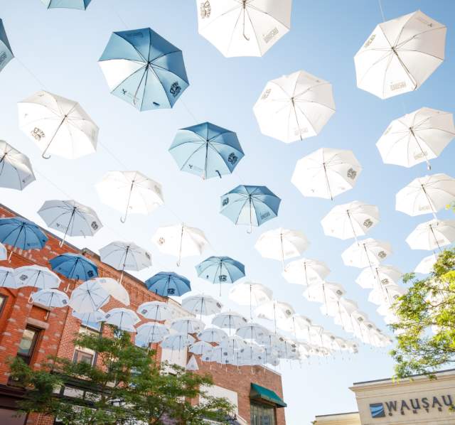 3rd St, Wausau, Dine on Street, Umbrella