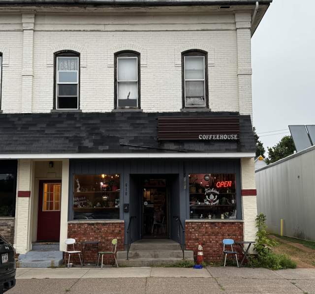 Tucknee Coffee Outside