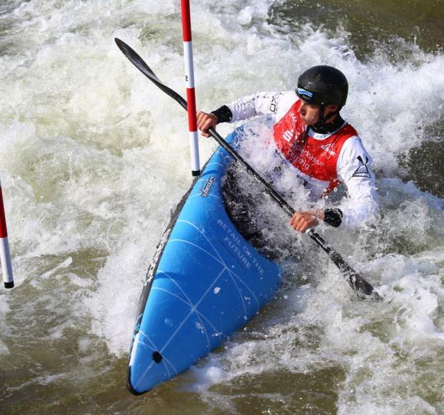 Whitewater race