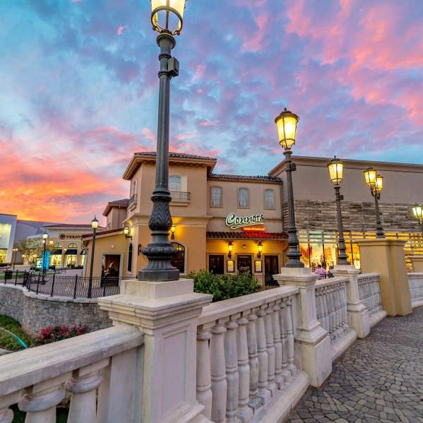 Bridge Street Town Centre: A Shopping & Dining Guide