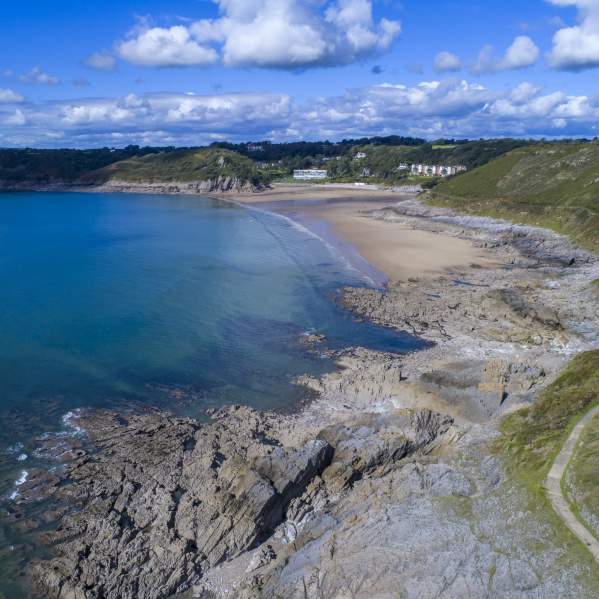 Archwilio Llwybr Arfordir Cymru ym Mae Abertawe, y Mwmbwls, a Gŵyr