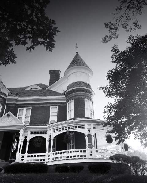 NIGHT AT THE MINERAL SPRINGS HOTEL — AMERICAN HAUNTINGS GHOST HUNTS