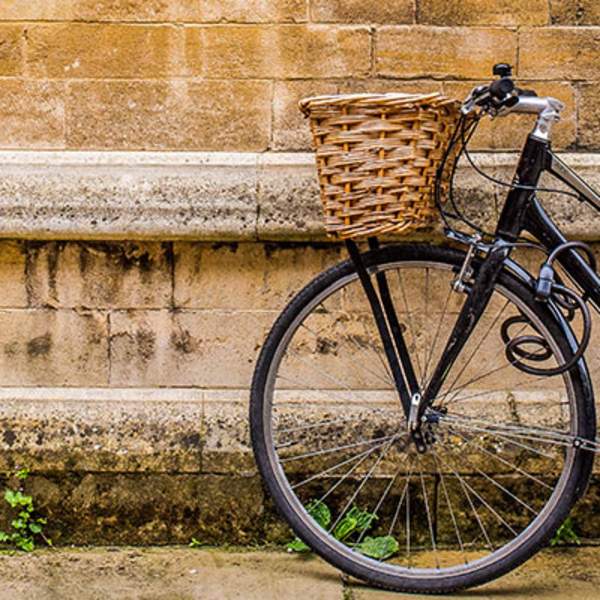 A bicycle by a wall in Cambridge.