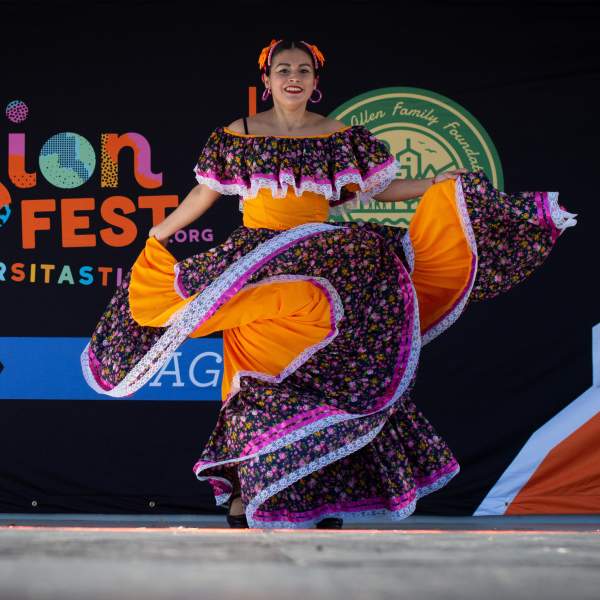 FusionFest 2022 Thuyvi Gates colorful dancer