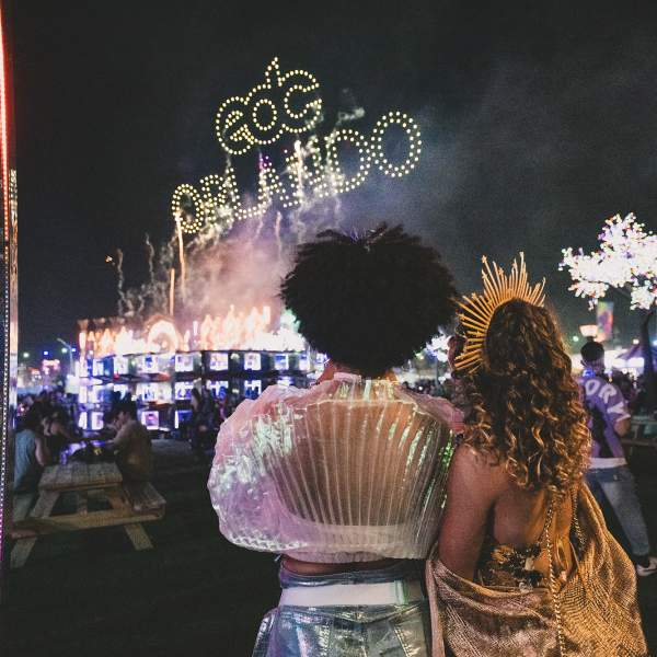Two girls meet up at EDC