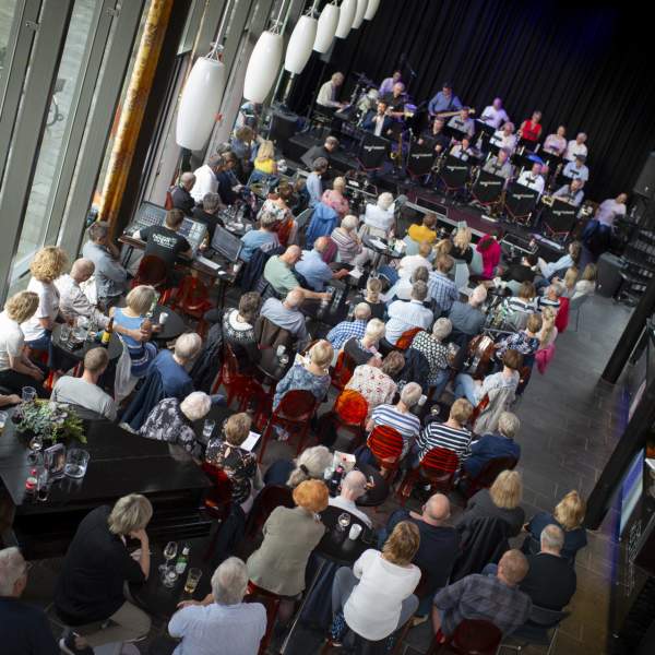 Overview of the audience in the hall