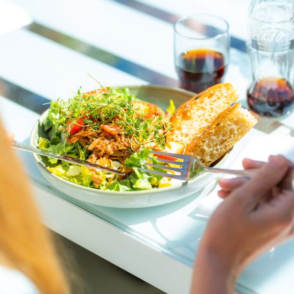 En tallerken med mat