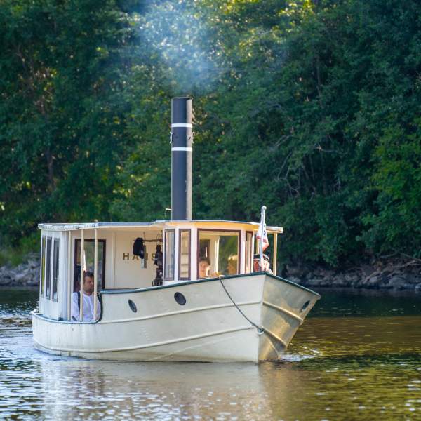 DS Hans på tur i Ørje-elva