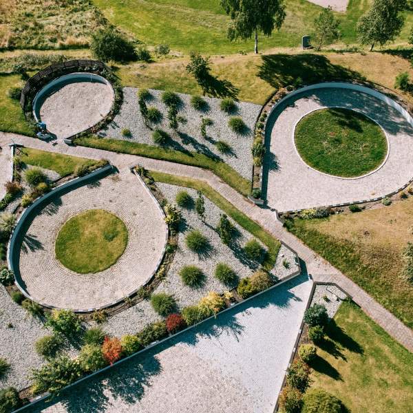 Dronefoto av anlegget på Storedal kultursenter.