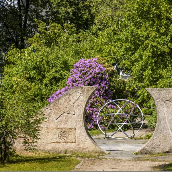 Steinkunst i domkirkeparken i Fredrikstad