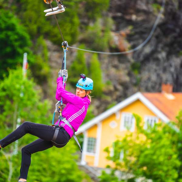 jente i zipline