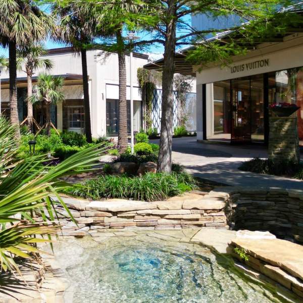 Outdoor shopping mall with water fountain