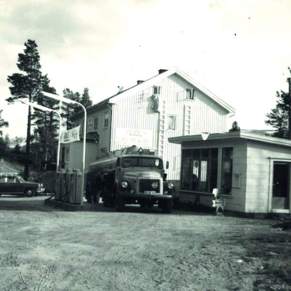 Haugly Gjesteheim og bensiinstasjon