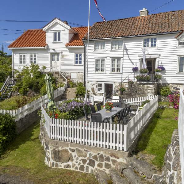 Hvite trehus på Hidra