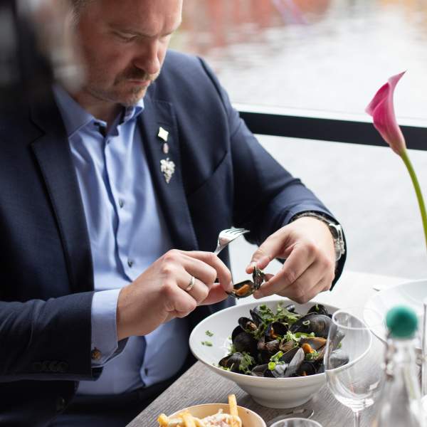 Dagfinn Galdal, sommelier fra Boen Gård, på Hos Moi i Kristiansand
