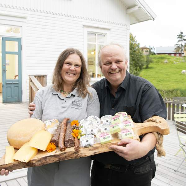 to mennesker med ost