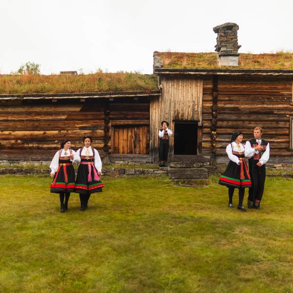 Setesdalsbunad og folkedans ved byglandsmuseet i Setesdal