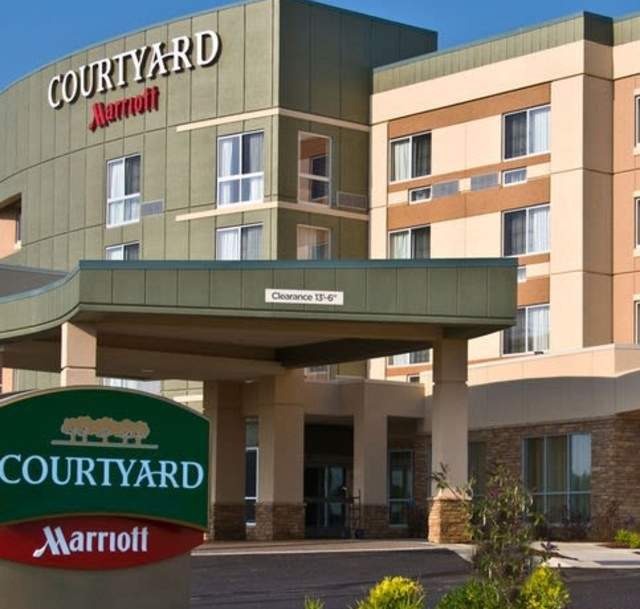 Courtyard By Marriott Spring Lake