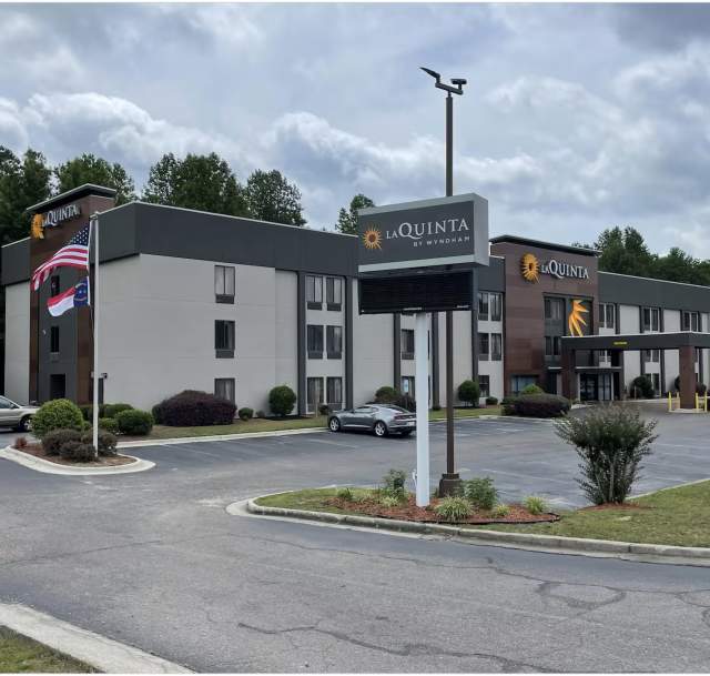 La Quinta Inn & Suites by Wyndham Fayetteville I-95