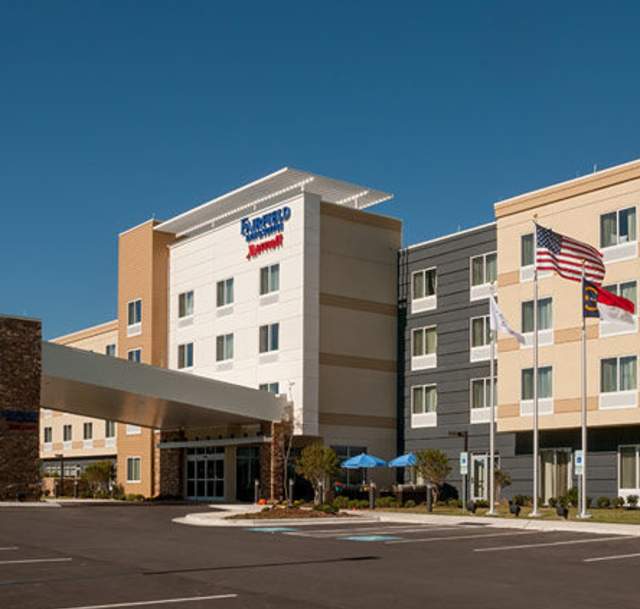 Fairfield Inn & Suites - Fayetteville North