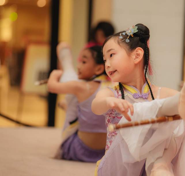 Kids dancing