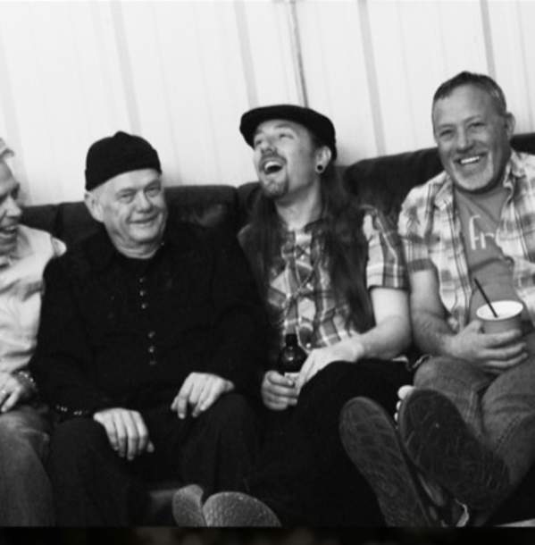 Music in the Grapevines - Stray Grass