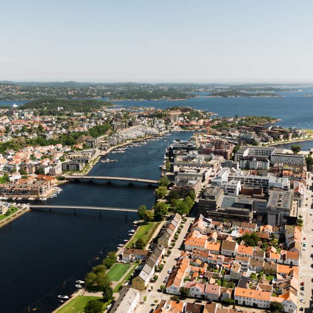 Dronebilde av Kristiansand sentrum