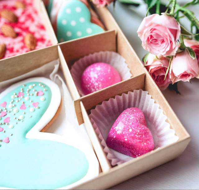 Valentine’s Day Gift Guide: Sweet Treats, Flowers & Jewelry in Addison