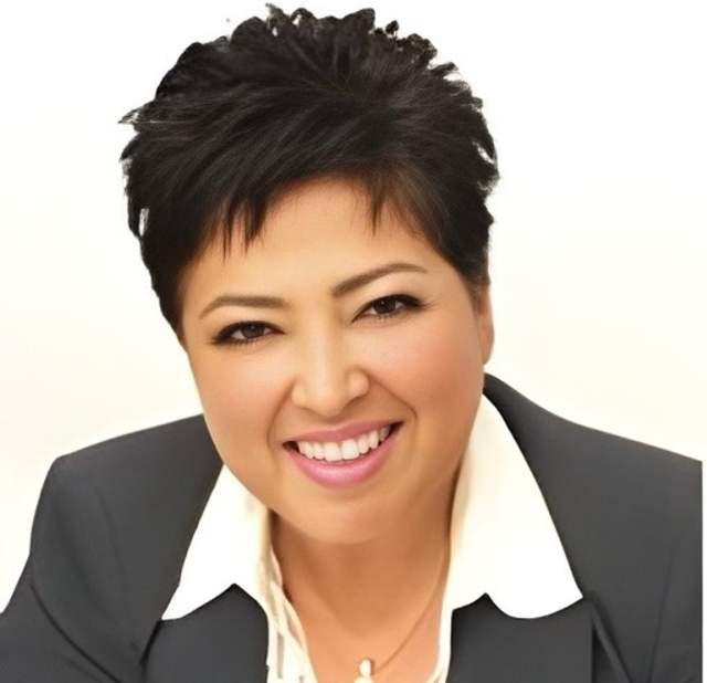 Denise Eisman Headshot