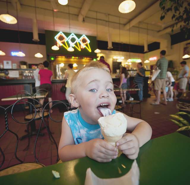 Kim Reiner Raves about Omaha's Old Market Entertainment District for Kids