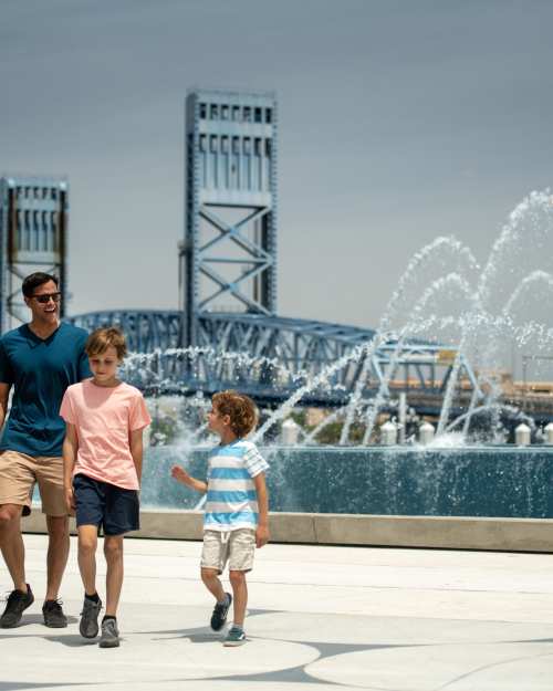 Jacksonville - Friendship Fountain - Family