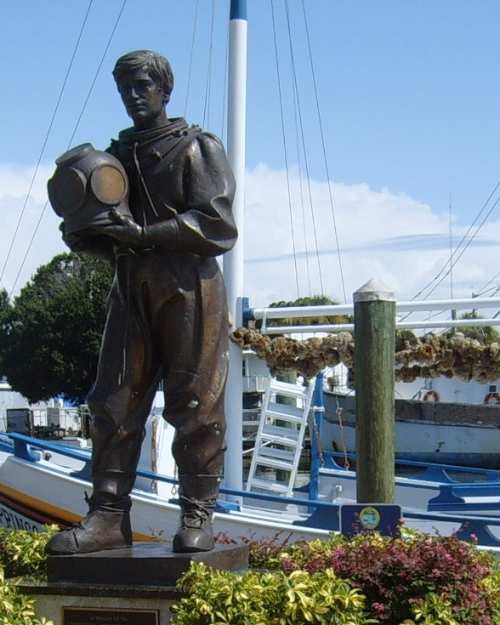 Sponge Diver Memorial Statue in Tarpon Springs, FL