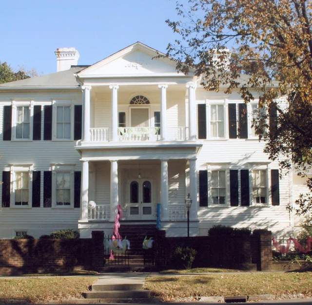 A Royal Tea and Tour of the Sandford House