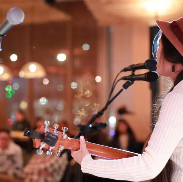 Fresh Friday: Live Music Every Week at ROGER Bar & Restaurant