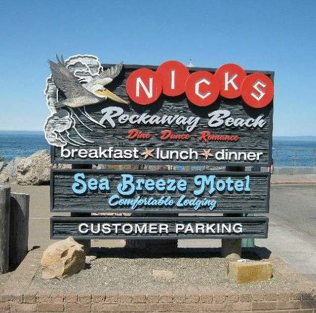 Happy Hour at Nick's Seafood Restaurant