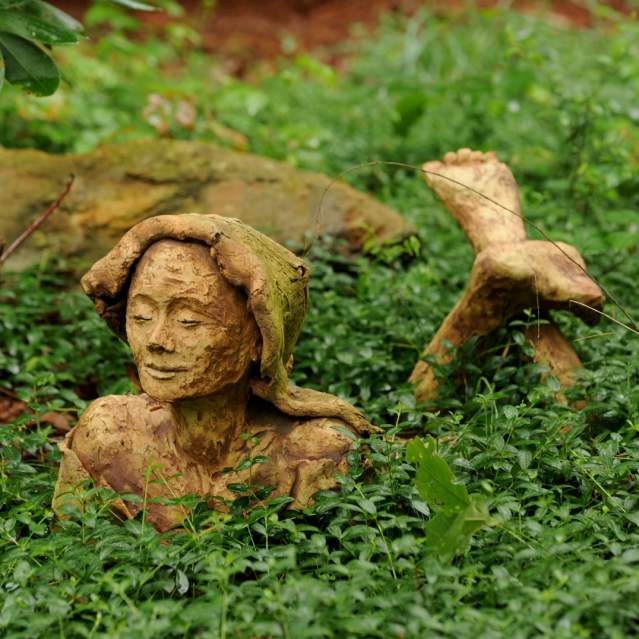 Tinka Jordy sculpture - woman in grass - Garden Tour in Hillsborough