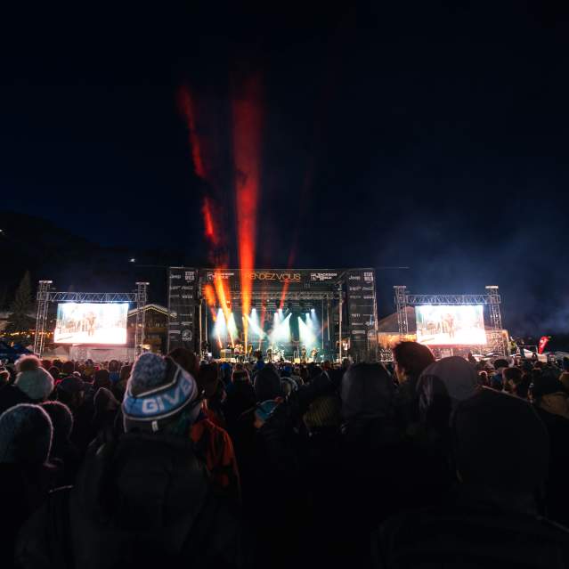 rendezvous fest at night