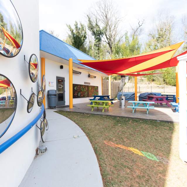 Children's science museum offering hands-on exhibits & activities, plus play spaces & a planetarium.