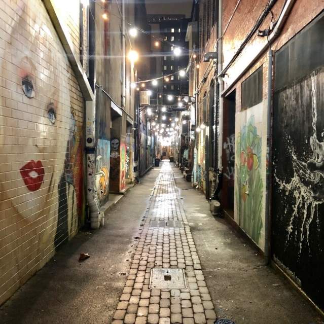 Strong Alley, Downtown