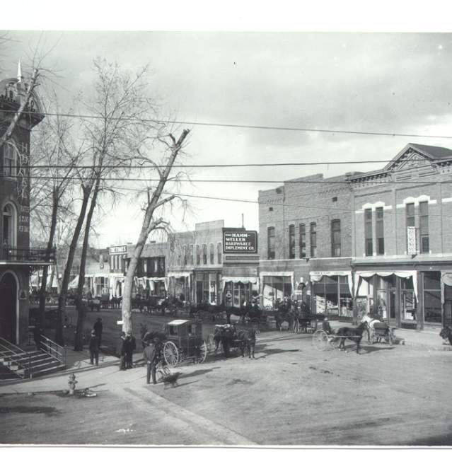 Black and White Photo Hamm Weller Building 1905-1910