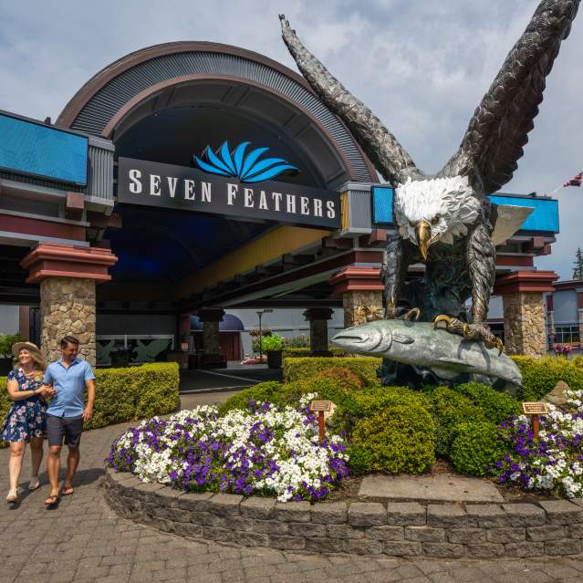 Seven Feathers Casino entrance