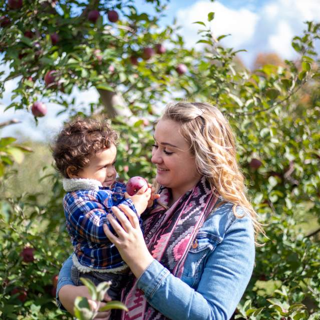 mom and child apple picking