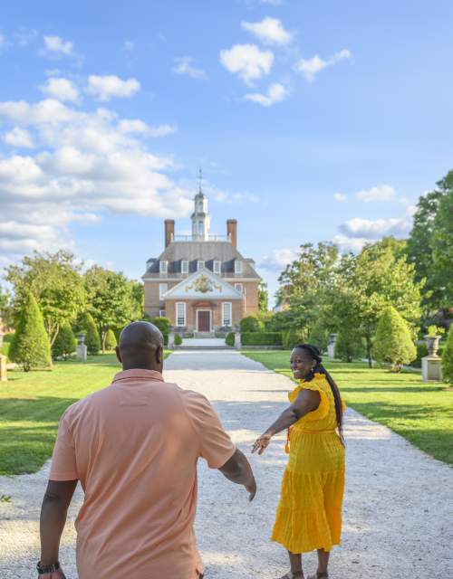 Couple at the Governor's Palace Gate at Colonial Williamsburg