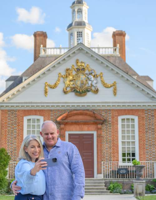 Couple takes selfie in front of the Governor's Palace