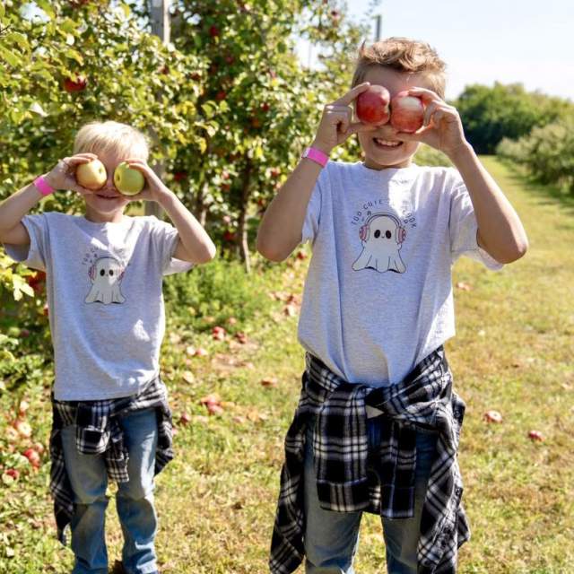 Woody's Orchard - Kids with Apples