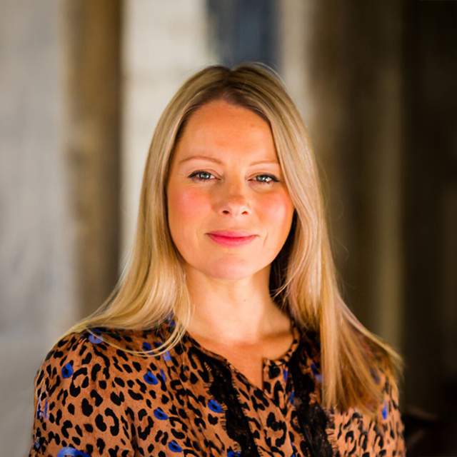 A headshot of Tara Robinson