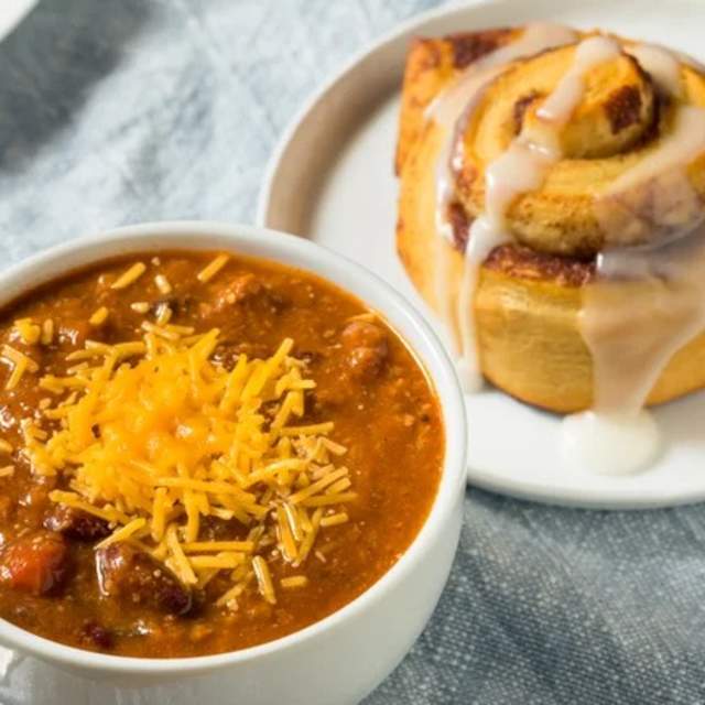Chili & Cinnamon Rolls: A Midwest Winter Pairing
